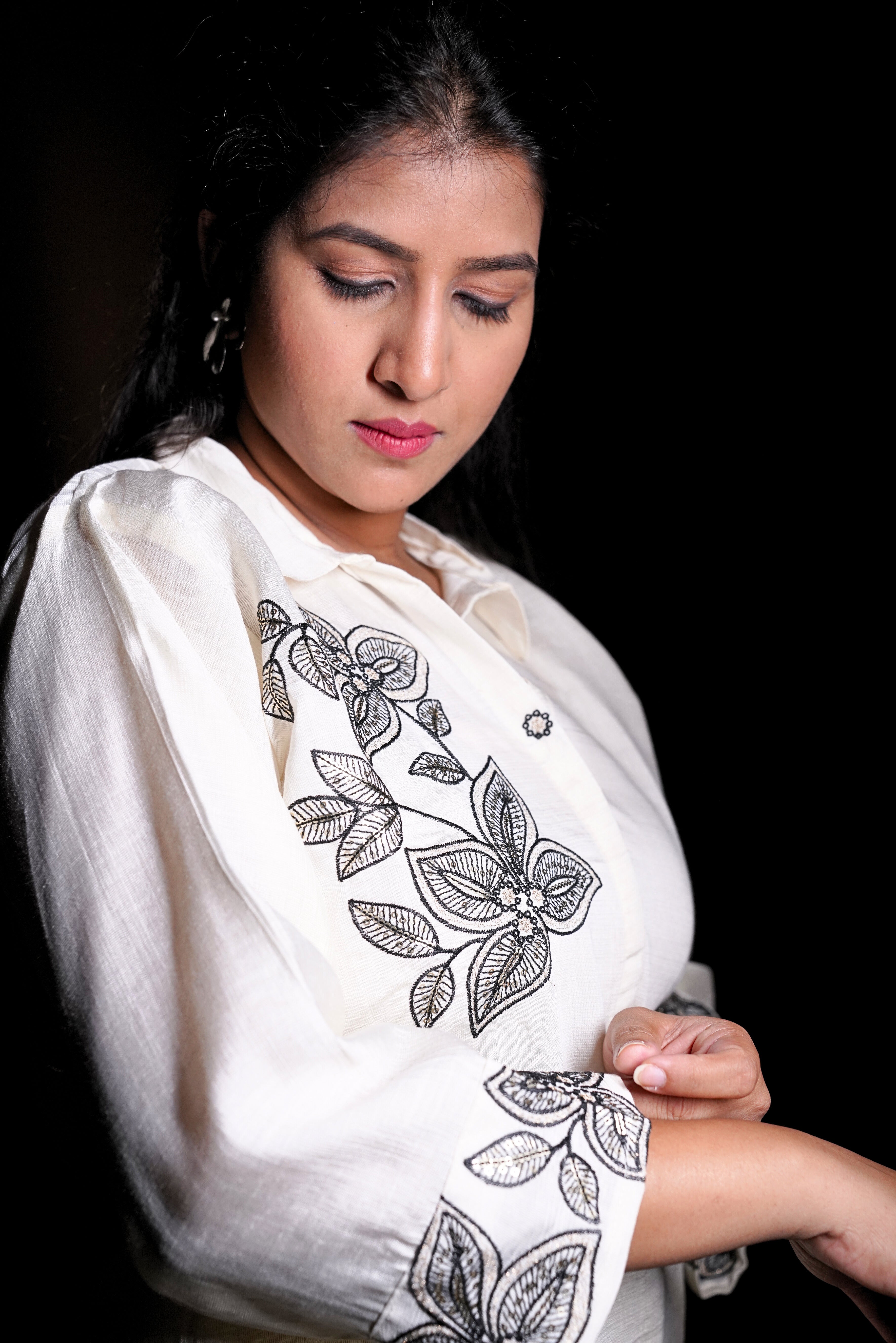 White Embroidered Silk Cotton Kurta Set RAADVI